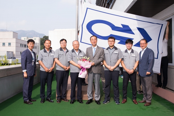구미시 8월 이달의 기업 예일산업(주) 회사기 게양식. (사진=구미시)