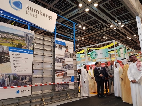 금강공업이 지난해 11월 26일부터 29일까지 4일간 UAE 두바이월드 트레이드 센터에서 개최된 2018 두바이 건축 박람회(THE BIG5 SHOW/ MIDDLE EAST CONCRETE 2018)에 참가했다=사진제공 금강공업
