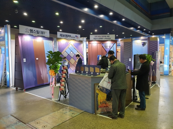 엠스틸이 한국건축산업대전에 참가해 참관객들의 높은 관심을 끌었다.