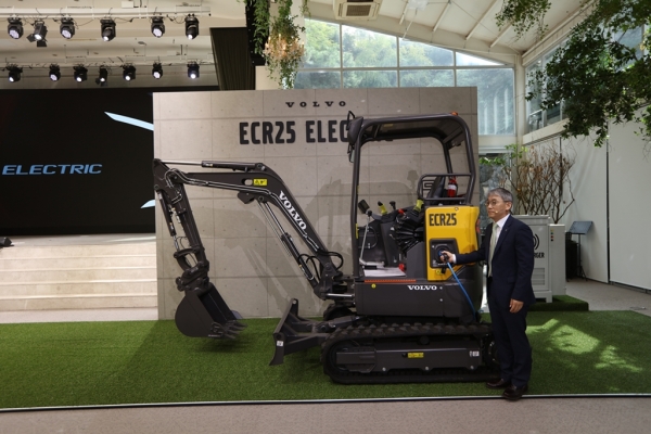 볼보그룹코리아의 2.5톤 전기 굴착기 ECR25 Electric. (사진=볼보그룹코리아)