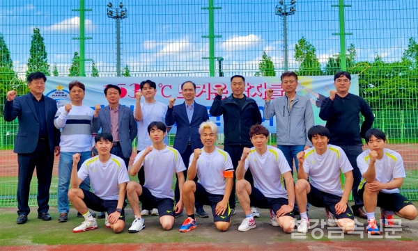 지난 17일, 광양제철소 어울림체육관 야외족구장에서 광양제철소 제선부 족구 예선전이 진행되고 있다. 포스코 제공.