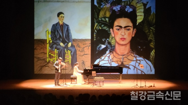 지난 25일 포스코 효자아트홀에서 진행된 '피아니스트 안인모의 클래식 크루즈' 4탄 '루브르에서 쇼팽을 듣다' 공연모습, 포스코 제공.