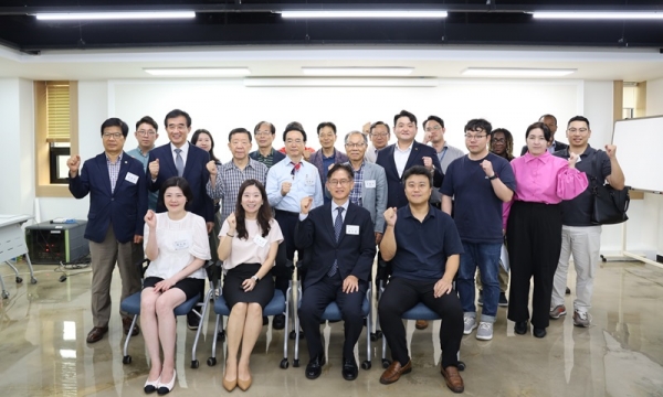 영국·아일랜드 수입사절단 단원 모집 설명회 기념촬영. (사진=수입협회)