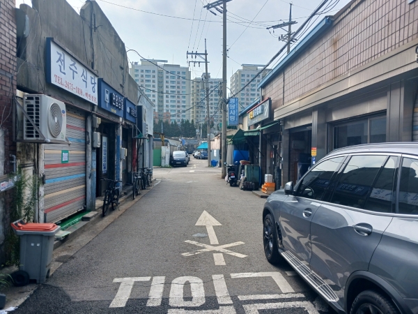 60년 넘게 명맥을 이어온 문래동 철강단지도 재개발을 앞두고 있다.