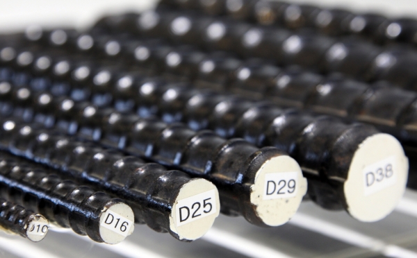 현대제철 전기로에서 생산한 탄소저감형 철근./현대제철