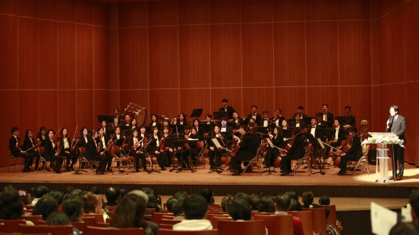 지난 7일, 포항제철소 포스필하모닉오케스트라가 포항 효자아트홀에서 ‘같이라서 행복한 동행음악회’를 진행했다. /포스코