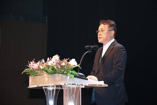 2024 포항제철소 정년퇴직 행사에서 천시열 포항제철소장이 축사하는 모습. /포스코