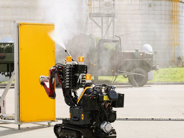 한국원자력연구원 암스트롱 로봇이 방사능 방재 훈련을 하고 있다. (사진=원자력연구원)