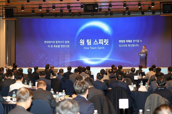 현대위아 정재욱 사장이 지난 7일 제주도 서귀포시 해비치호텔앤드리조트 제주에서 ‘2025년 파트너십 데이’에서 현대위아의 비전을 발표하고 있다. (사진=현대위아)