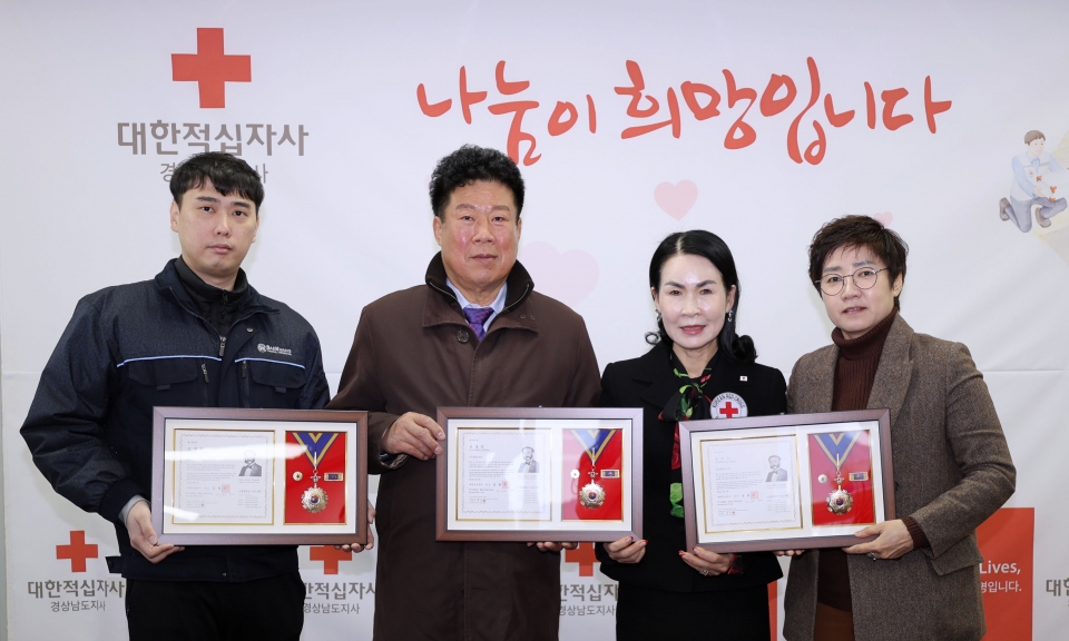 사진 왼쪽에서 두번째 광남정밀 황보서기 대표