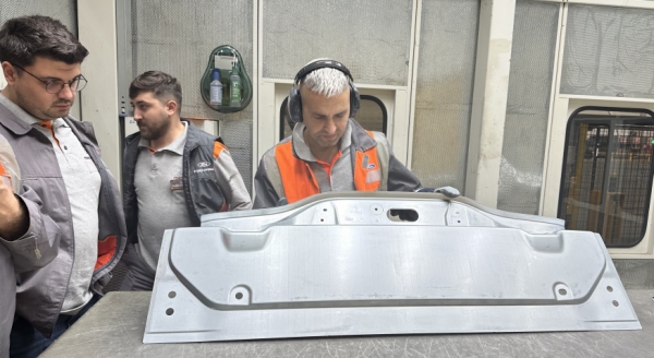 현대제철 탄소저감 자동차강판을 적용한 리어 루프 패널. /현대제철