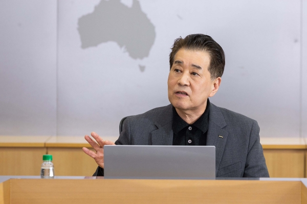 장인화 포스코그룹 회장이 27일 서울 포스코센터에서 열린 그룹기술전략회의를 주재하고 있다. /포스코홀딩스