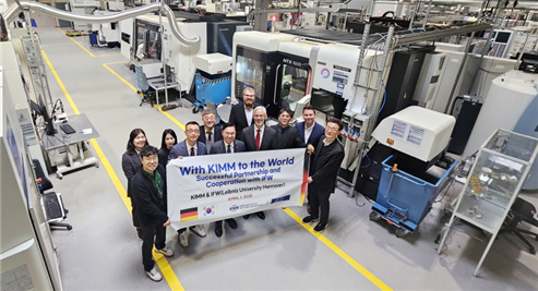 기계연구원 류석현 원장과 연구진은 4월 1일 「With KIMM, to the World」 글로컬 협력 플랫폼 심화를 위해 창원시청 미래전략과 관계자 등과 함께 독일 하노버공대 공작기계연구소(IFW)를 방문해 자율가공 시스템 개발 협력을 논의하고 연구현장을 둘러봤다. (사진=기계연구원)