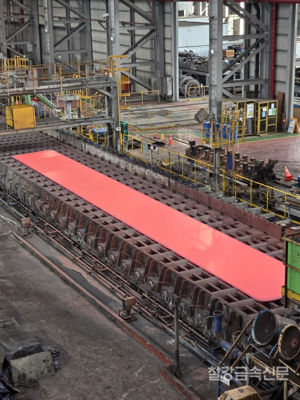 사진은 동국제강 후판 생산공정. /동국제강