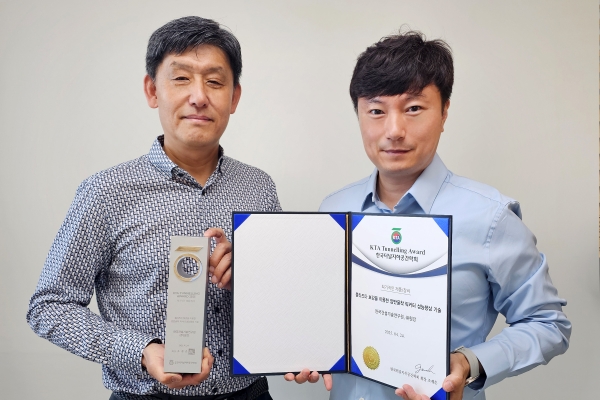 원강 (좌)허엽 연구소장, (우)강태영 대표. (사진=원강)