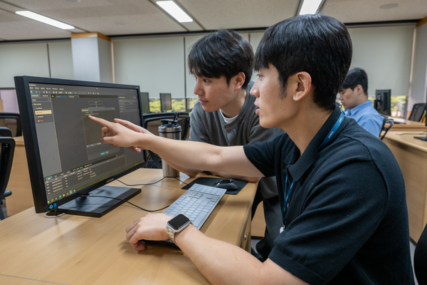 ▲ 광양제철소가 직원들을 대상으로 RPA(사무자동화)교육을 진행하고 있다. /포스코