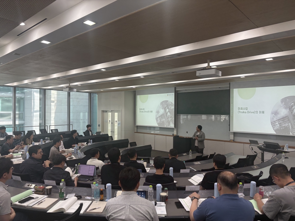 고려대학교에서 열린 ‘고려아연 및 계열사 리더십 아카데미’ 수업 모습