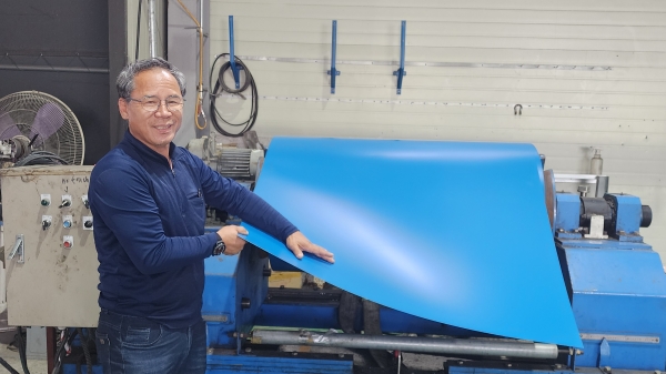 제품을 설명하는 서진공영 정해용 대표