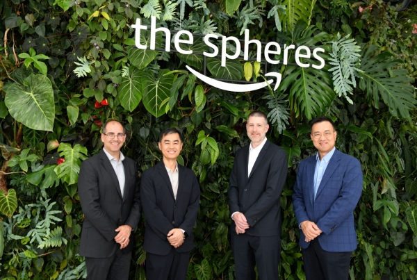 현대제철-AWS 주요 임원들이 협약을 체결한 후 기념촬영을 하고 있다. (왼쪽부터 AWS Martyn Mallick 부사장, 현대제철 김승회 상무, AWS Kerry Person 부사장, 현대제철 김후곤 상무) /현대제철