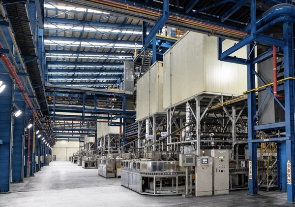 일본 배터리사에 공급하는 천연흑연 음극재를 생산하는 포스코퓨처엠 세종 음극재공장 생산라인. /포스코퓨처엠