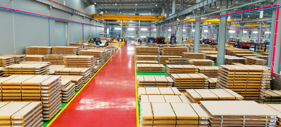 자체 기술력으로 성장한 황금에스티의 엔지니어링 기반인 공장 설비 전경