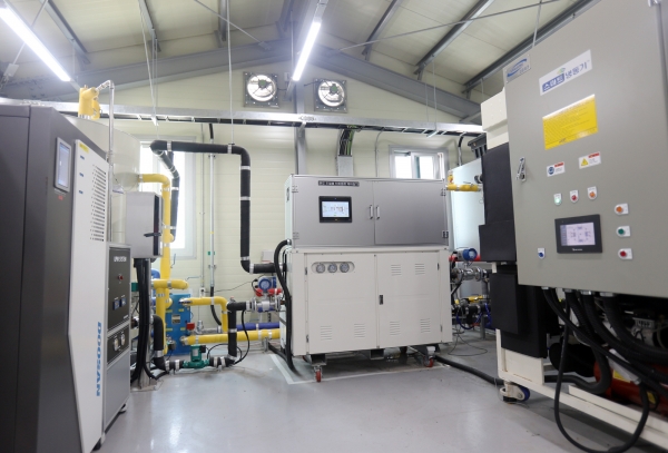 수소연료전지·히트펌프·태양열·흡착식 냉동기를 결합한 온실 3중 열병합발전 시스템. (사진=기계연구원)