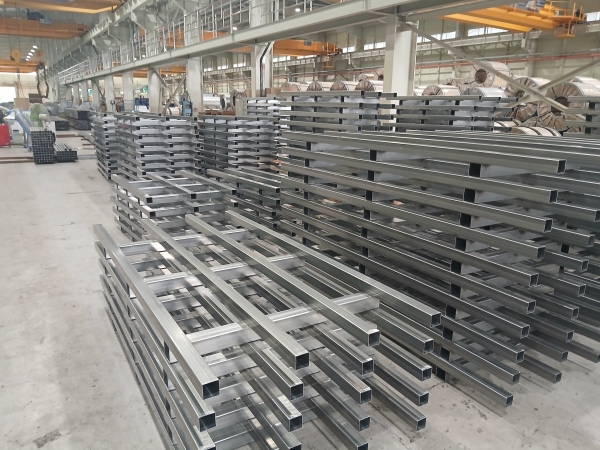 대창스틸의 철제 팔레트. 아연도금강관을 용접해 제작했다.