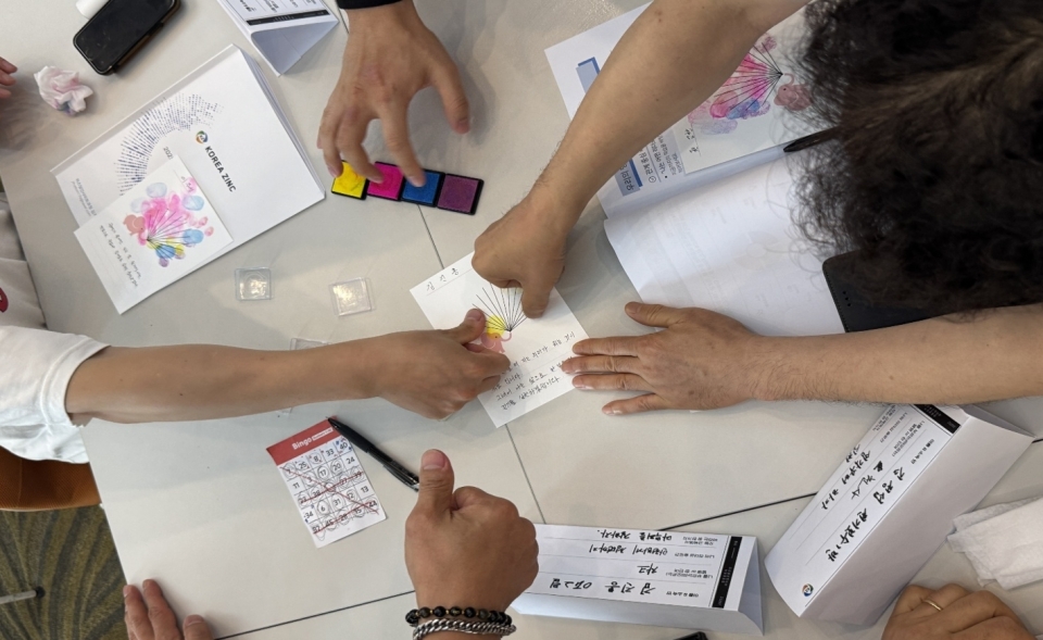 고려아연 온산제련소 ‘현장 관리자 리더십 교육’ 中 진행된 핑거프린팅(제공=고려아연)