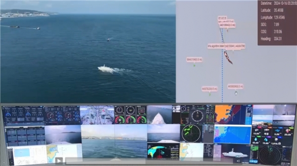 사전 계획되지 않은 예부선을 포함해 10척의 통항선과 조우하는 상황에서 NEMO의 안전항해 성능을 검증하는 모습(KRISO 자율운항선박실증연구센터 원격 모니터링 화면)