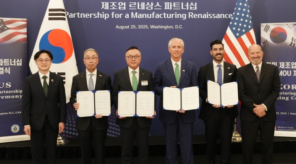 미국 워싱턴 D.C.에서 ‘한미 비즈니스 라운드 테이블’ 직후 진행된 SMR 사업협력을 위한 양해각서(MOU) 체결식. (사진=두산에너빌리티)