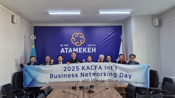 (사)한국접착코팅필름협회의 카자흐스탄 상공회의소 방문 기념촬영. (사진=(사)한국접착코팅필름협회)