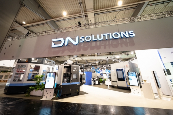 지난 9월 독일 하노버에서 개최된 EMO 2025 전시 당시 DN솔루션즈 부스 전경. (사진=DN솔루션즈)