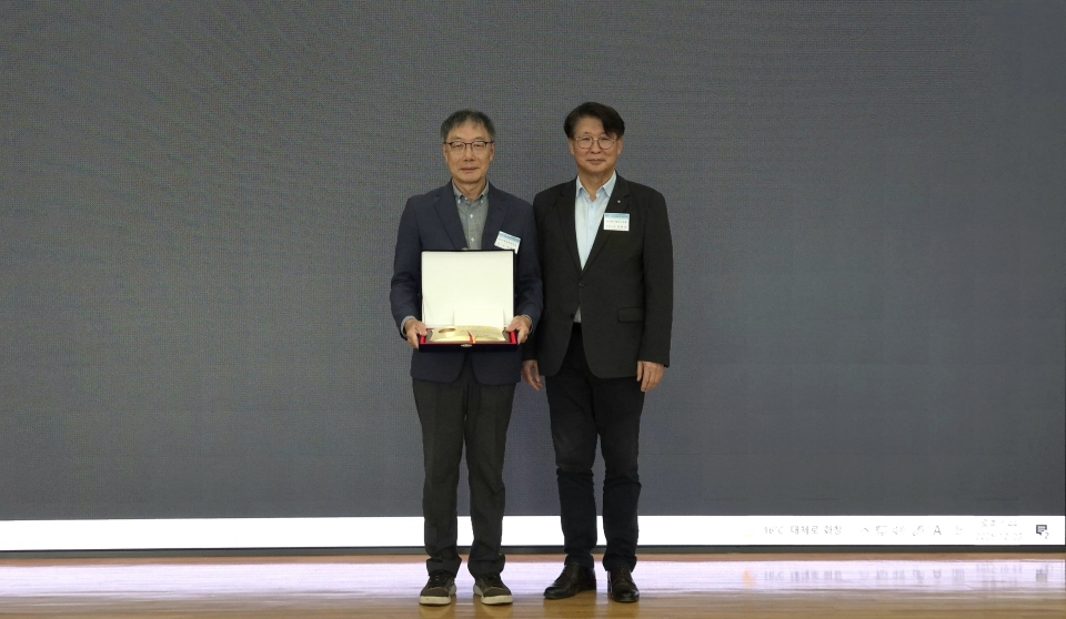 문정훈 전 수원과학대학교 교수가 해봉기술상을 수상했다.