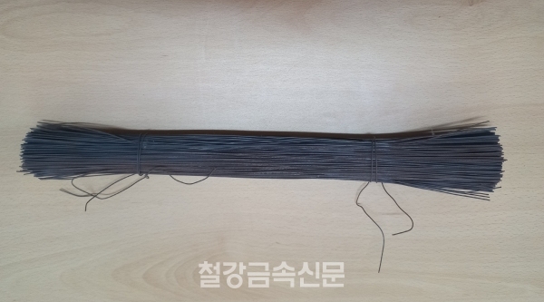 국가기술표준원이 철근고정용 결속선을 KS 인증대상 품목으로 지정했다. 사진은 국내산 철근고정용 결속선. (사진=철강금속신문)
