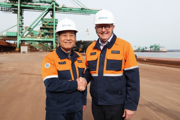 30일 호주 앤서니 앨버니지 총리가 포항제철소를 방문했다. 장인화 포스코그룹 회장과 앨버니지 총리는 한-호 경제 협력을 지속적으로 확대해 나가기로 했다. /포스코홀딩스
