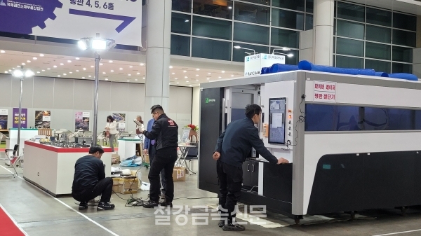 개막 준비 중인 이심기술 부스. (사진=철강금속신문)