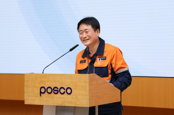 박남식 제26대 포항제철소장이 취임사를 전하고 있다. /포스코