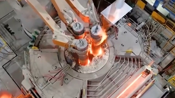 중국이 연간 100만 톤 규모의 ‘준무탄소(near-zero-carbon)’ 철강 생산라인을 처음으로 구축하며 철강산업의 저탄소 전환에서 한 단계 도약했다. /CMG