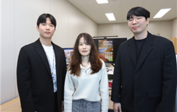 한국기계연구원 나노리소그래피연구센터 전소희 책임연구원(가운데) 연구팀. (사진=기계연구원)