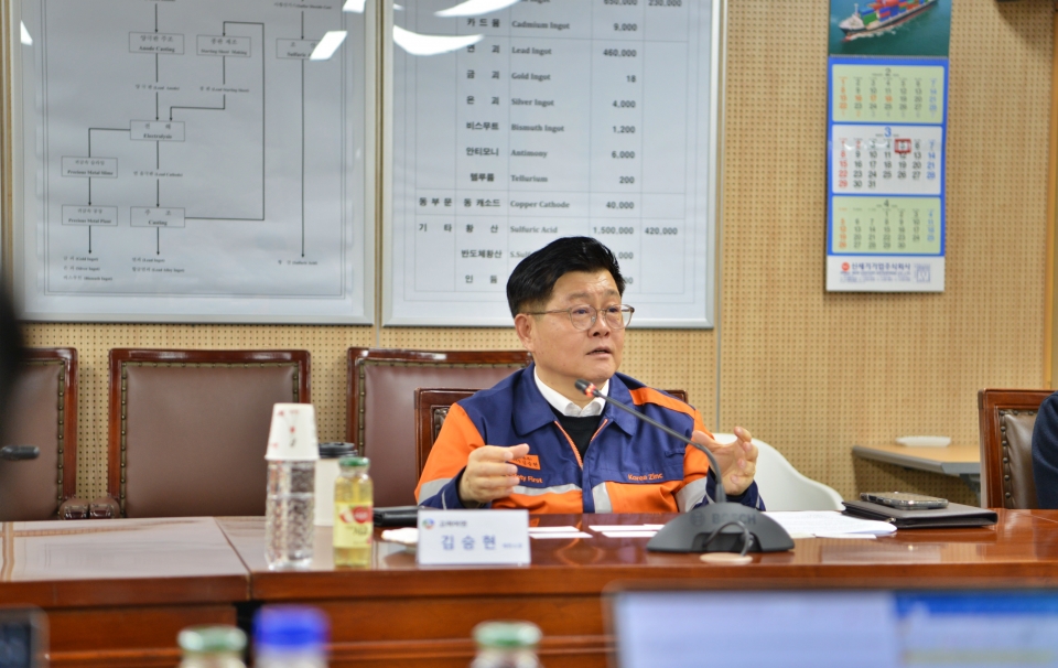 김승현 고려아연 온산제련소장이 인터뷰 하는 모습