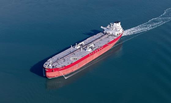 지난 2025년 11월, 대한조선이 인도한 수에즈막스급 원유운반선의 모습. ATLAS MARITIME 제공
