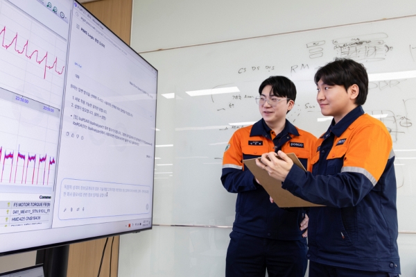 EIC기술부 팀원들이 PIMS 로직 생성 도우미를 활용하고 있다. 포스코