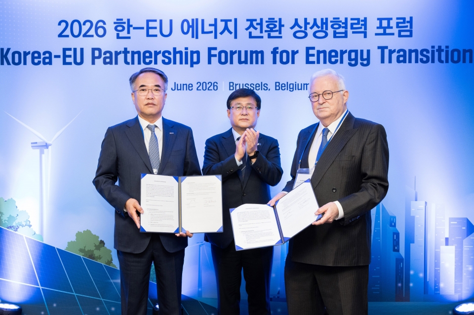 대한전선이 얀데눌과 HVDC 해저케이블 사업 협력을 위한 업무협약(MOU)을 체결했다. (사진 기후에너지환경부 제공)