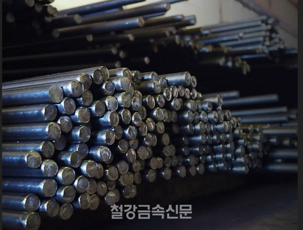 중국산 봉강에 대한 반덤핑 관세 예비조사기간이 2개월 연장됐다. 사진은 중국산 특수강봉강. (사진=철강금속신문)